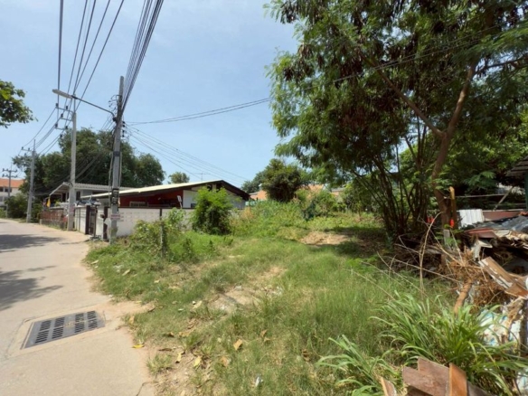 Land In The City 69 SQW. @ Thepprasit Soi 11