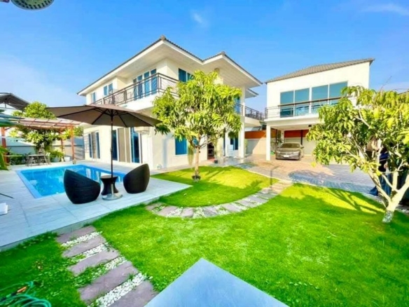 Modern Decoration Pool Villa 4 Bed, 5 Bath 130 SQW. @ Mabprachan Lake
