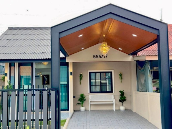 ทาวน์เฮ้าส์ปรับปรุงใหม่ 2 ห้องนอน 1 ห้องน้ำ 30 ตรว. @ ปาล์มฮิลล์ วิลเลจ