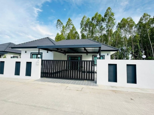 Newly Built Single House 3 Bed, 3 Bath 85.9 SQW. @ Nong Pla Lai