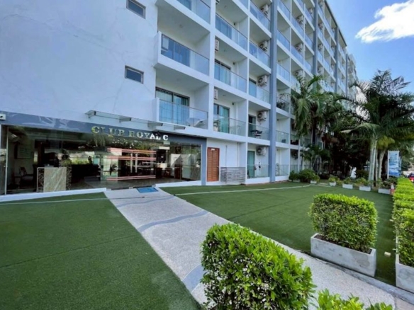 Modern Condo 1 Bed, 1 Bath 37.48 SQM. @ Club Royal Condominium
