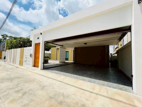 Beautiful New Pool Villa 4 Bed, 5 Bath 119 SQW. @ Baan Mae Project