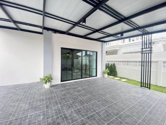 A 2 – Story Detached House 4 Bed, 3 Bath 43 SQW. @ Pattaya Rung Ruang Village