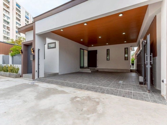  Modern Style Pool Villa 3 Bed, 4 Bath 54 SQW. @ Central Pattaya Soi Chaloem Prakiat 10/1