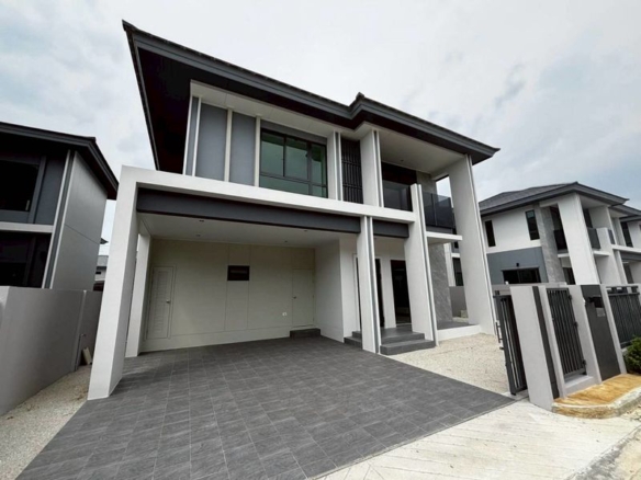 New Single House 4 Bed, 3 Bath 62.5 SQW. @Patta Element, Takhian Tia