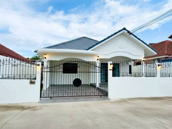 English Cottage Single House 3 Bed, 2 Bath 53 SQW. @ Chokchai Village 3