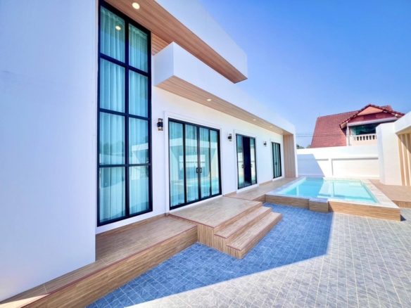 Newly Modern Pool Villa 4 Bed, 5 Bath 134 SQW. @ Soi Prapa Chai Phra Witthi 17
