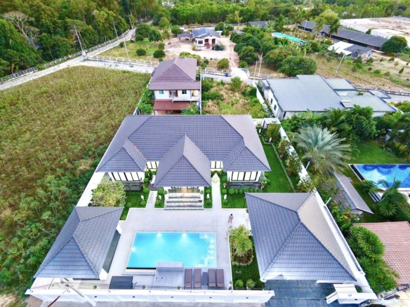 Modern Luxury Pool Villa 5 Bed, 6 Bath 216 SQW. @ Pornprapanimit 34
