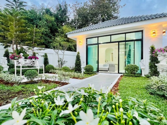 Budget-friendly Pool Villa 4 Bed, 5 Bath 138 SQW. @ Raviporn City Home Village