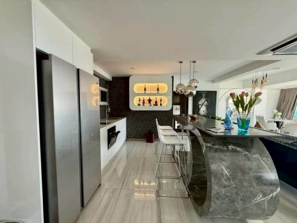 Renovated Condo 1 Bed, 1 Bath 87 SQM. @ Somphong Condotel