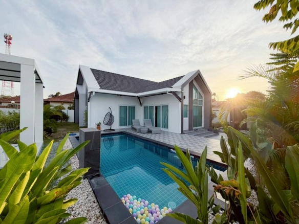 Nordic Pool Villa 3 Bed, 4 Bath 143 SQW. @ Mabprachan Reservoir
