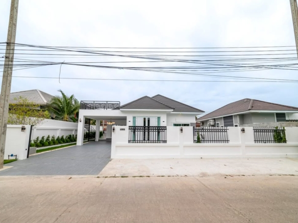 Detached House Pool Villa 3 Bed, 4 Bath 98 SQW. @ Central Pattaya