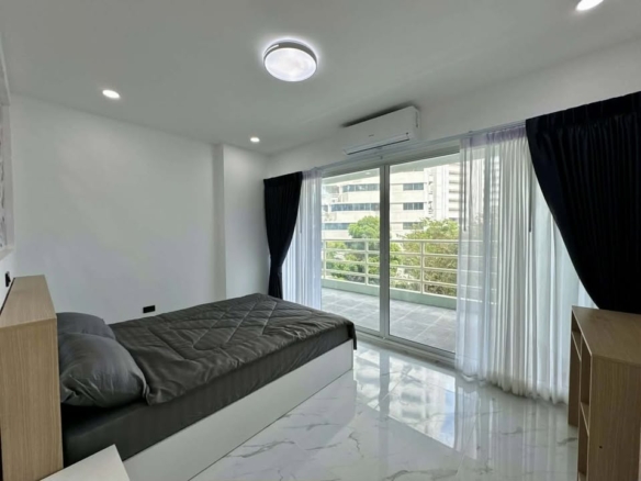 Renovated Condo Studio 48 SQM. @ View Talay 5C