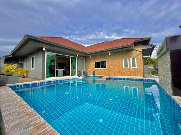 Beautiful Pool villa 3 Bed, 2 Bath 100 SQW. @ Huai Yai