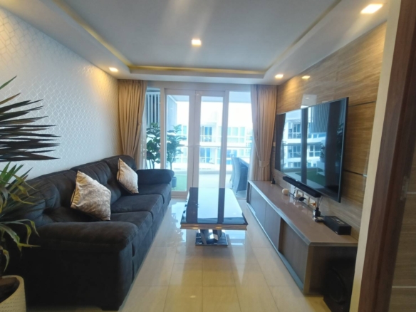Stunning Luxury 2 Bed, 1 Bath Condo 68 SQM. @ Grand Avenue 