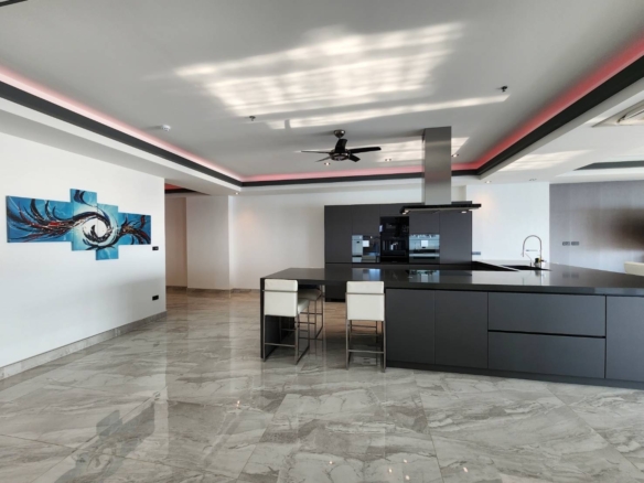 Stunning Condo Seaview 3 Bed, 3 Bath 260 SQM. @ View Talay 7   