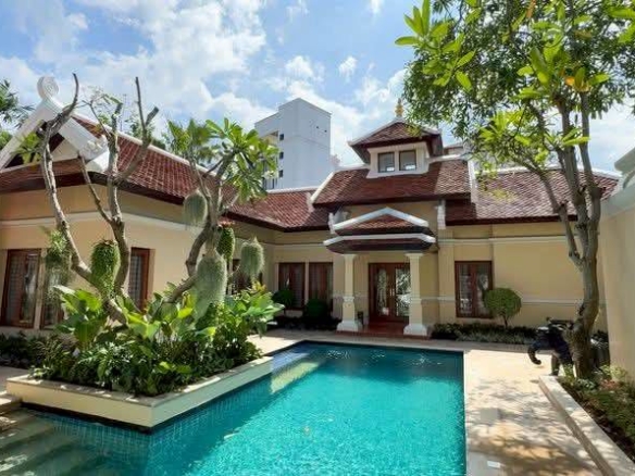 Thai-Balinese Style Decoration 2 Bed, 3 Bath 134 SQW. @ View Talay Marina   