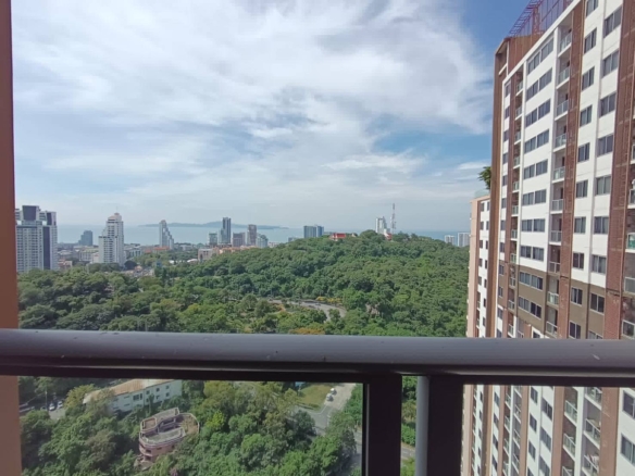 Nice Located Condo 1 Bed, 1 Bath 35 SQM. @ Unixx Condo