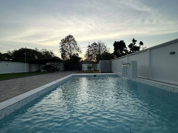 Private Pool Villa 3 Bed, 4 Bath 207 SQW. @ Soi Crocodile Farm, Pattaya