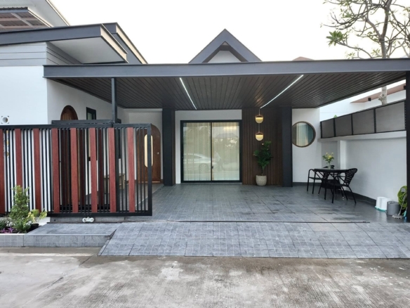 Newly Rebuilt Detached House 3 Bed, 3 Bath 51 SQW. @ Phop Suk 2