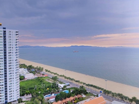 Beautiful High Floor Condo 1 Bed, 1 Bath 47.58 SQM. @ AERAS Beachfront