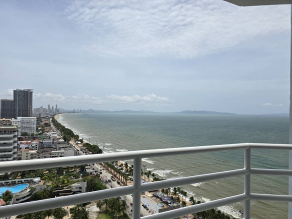Nice Renovation Studio 48 SQM. @ View Talay 7