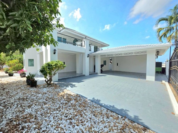 Spacious Single House 3 Bed, 4 Bath 219 SQW. @ Nong Prue