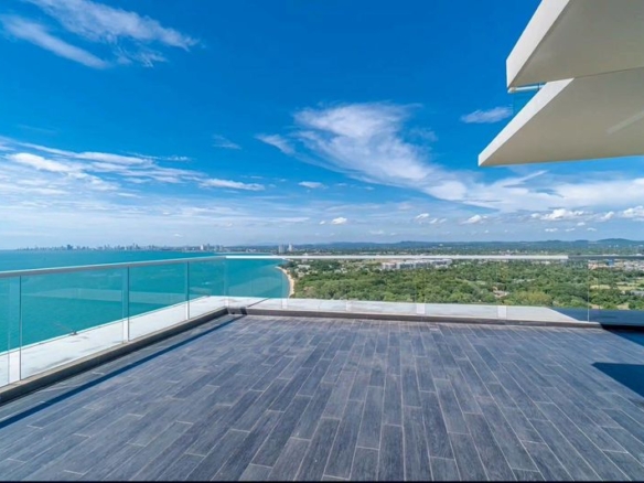 Luxury Penthouse 3 Bed, 3 Bath 190 SQM. @ DELMARE BANGSARAY