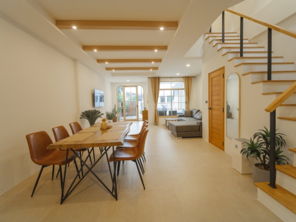 Private Beachfront Townhouse 3 Bed, 4 Bath 220 SQM.@ Wong Amat