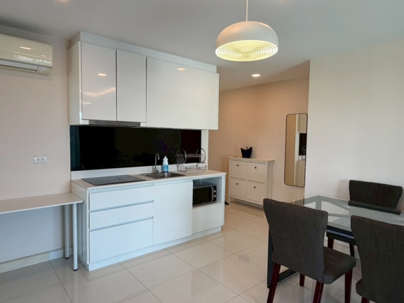 Contemporary Style Condo 1 Bed, 1 Bath 70 SQM.@ Ones Towers