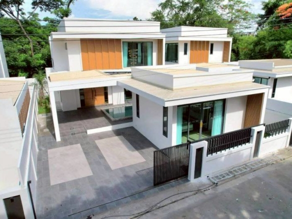 High-end Pool Villa 4 Bed, 5 Bath 93.5 SQW. @  Soi Chaiyapruek