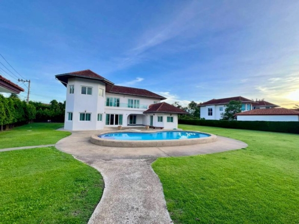 Large Pool Villa  5 Bed, 5 Bath 1 Rai 58 SQW. @ Mab Prachan Reservoir
