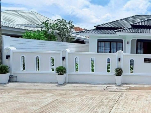 Classic Style  Pool Villa 3 Bed, 4 Bath 76 SQW. @ Pattaya Tropical Village 2  