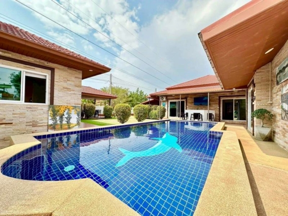 Resort-Style Pool Villa 6 Bed, 7 Bath 160 SQW. @ Soi Siam