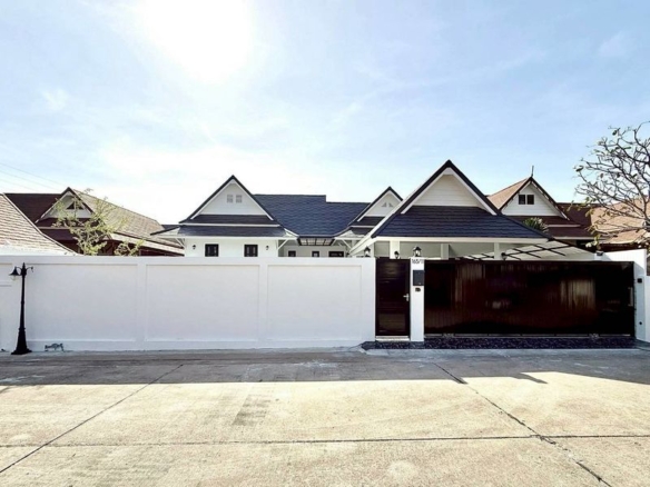 Renuvated  Pool Villa 3 Bed, 3 Bath 100.60 SQW. @ Chaiyaphruek 2-Khao Makok 1