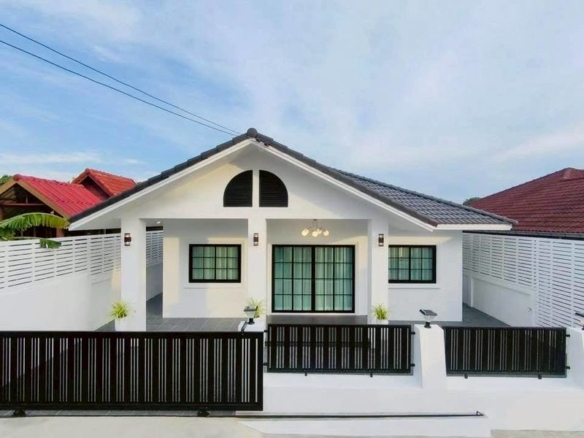 Beautifully Single House 3 Bed, 2 Bath 46 SQW. @ Ekmongkol 1 Village