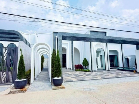 VVIP  Pool Villa 6 Bed, 6 Bath 117.25 SQW. @ Huay Yai