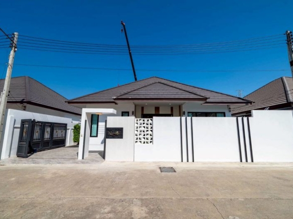 Luxurious Pool Villa 3 Bed, 4 Bath  72 SQW. @ The Lake Huay Yai, Pattaya