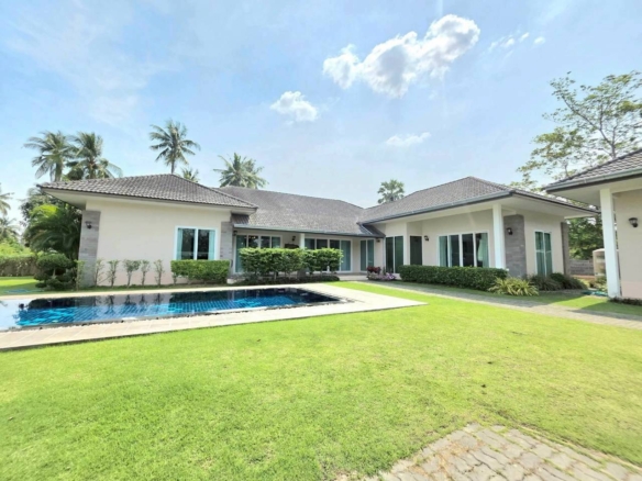The Grand Pool Villa 4 Bed, 4 Bath 1 Rai 42.5 SQW. @ Huai Yai