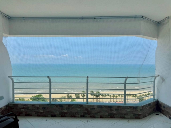 Huge Studio 55 SQM. @Metro Jomtien Condotel