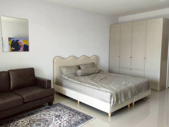 New Renovated Studio 48 SQM. @ View Talay5 D