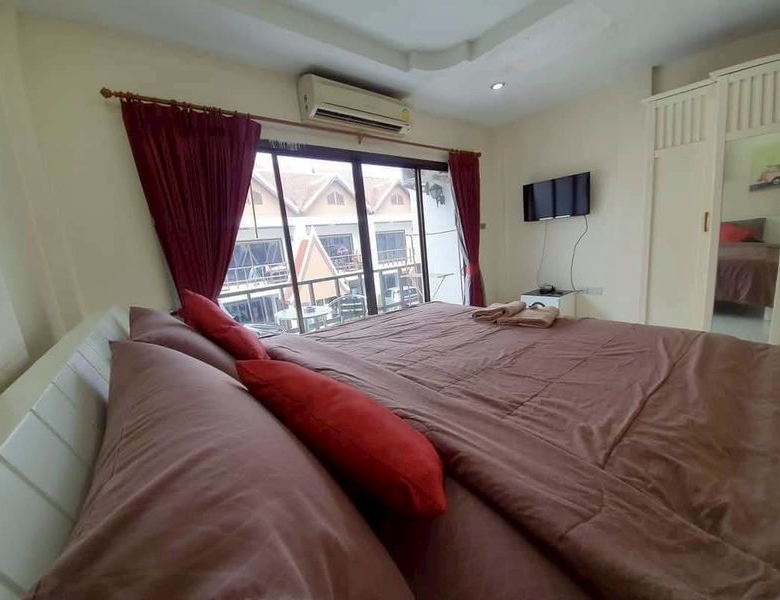 Townhouse 2 Story 4 Bed, 5 Bath 18 SQW. @ Pratamnak Hill Soi 5