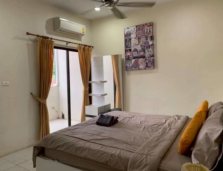 Townhouse 2 Story 4 Bed, 5 Bath 18 SQW. @ Pratamnak Hill Soi 5