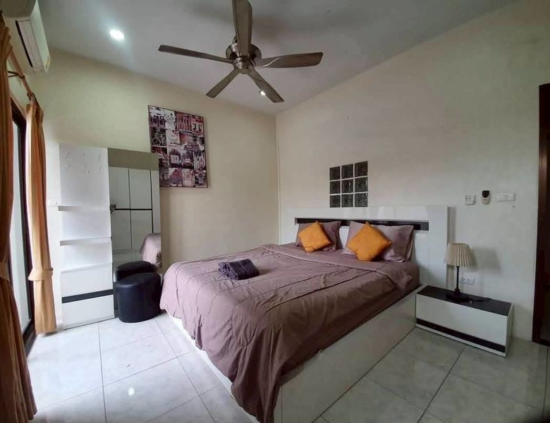 Townhouse 2 Story 4 Bed, 5 Bath 18 SQW. @ Pratamnak Hill Soi 5