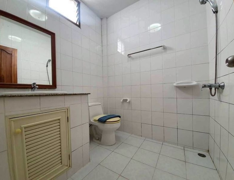 Townhouse 2 Story 4 Bed, 5 Bath 18 SQW. @ Pratamnak Hill Soi 5