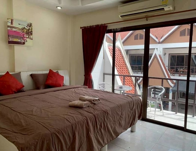 Townhouse 2 Story 4 Bed, 5 Bath 18 SQW. @ Pratamnak Hill Soi 5