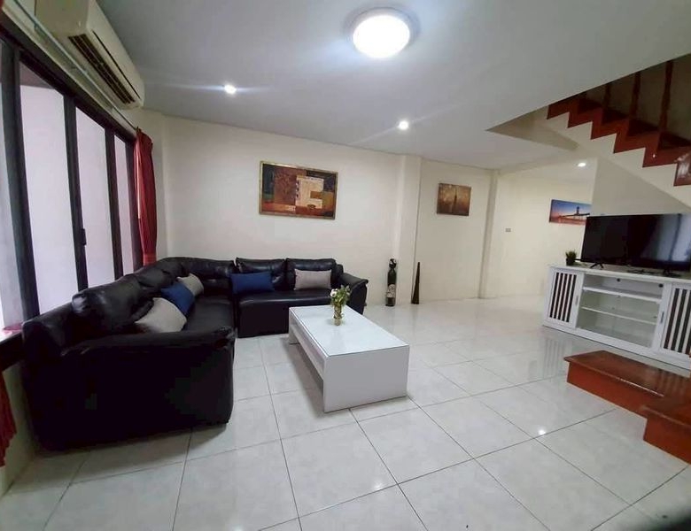 Townhouse 2 Story 4 Bed, 5 Bath 18 SQW. @ Pratamnak Hill Soi 5