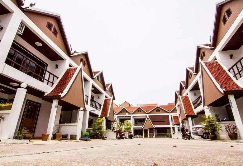 Townhouse 2 Story 4 Bed, 5 Bath 18 SQW. @ Pratamnak Hill Soi 5