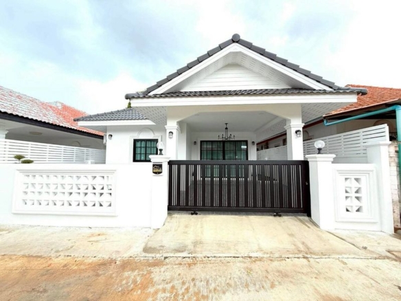 Detached House 3 Bed, 2 Bath 37 SQW. @ Rattanagorn 7 Village