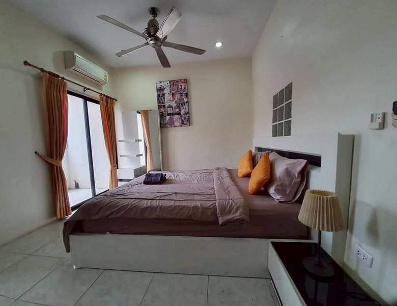 Townhouse 2 Story 4 Bed, 5 Bath 18 SQW. @ Pratamnak Hill Soi 5